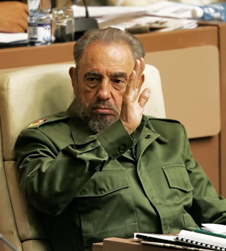 (FILES)Cuban President Fidel Castro raises his hand to approve an official statement during a session at the Palace of Conventions 01 September, 2005 in Havana. Castro has offered to send 200 doctors to Pakistan to help treat victims of the massive earthquake that killed 23,000 and injured 51,000 others, according to a letter from Castro to Pakistani President Pervez Musharraf released by official media here 11 October, 2005.  AFP PHOTO/Adalberto ROQUE