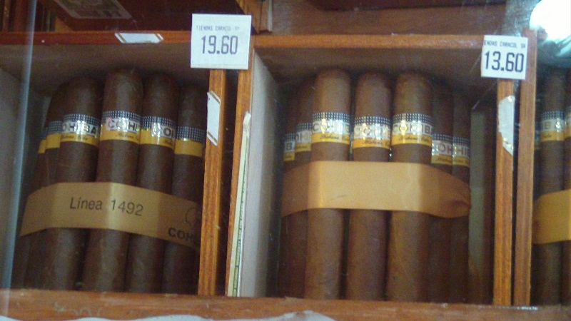 Кубинский сигары спб. Кубинские сигареты Гавана. Кубинские сигары магазин на Кубе. Кубинские сигары на Кубе.