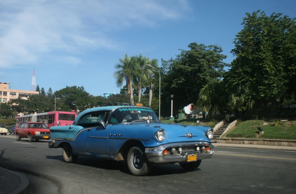 Кубинская 32. Кубинские машины. Куба автомобили. Красивый автомобиль на Кубе. 32 Куба автомобиль.